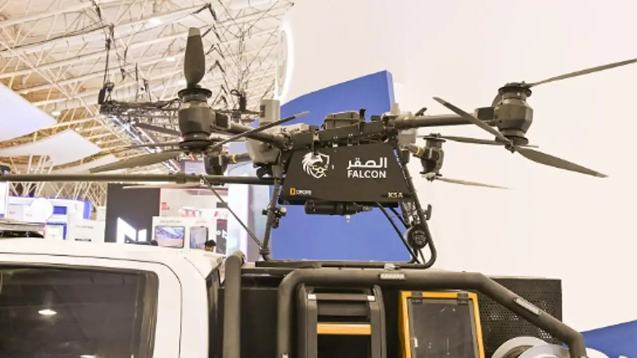 الصقر درون الإطفاء السعودي يخطف الأنظار بتقنياته المدهشة في إنترسك 2025